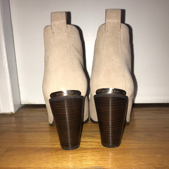 Michael Kors heeled booties - Picture 2 of 3